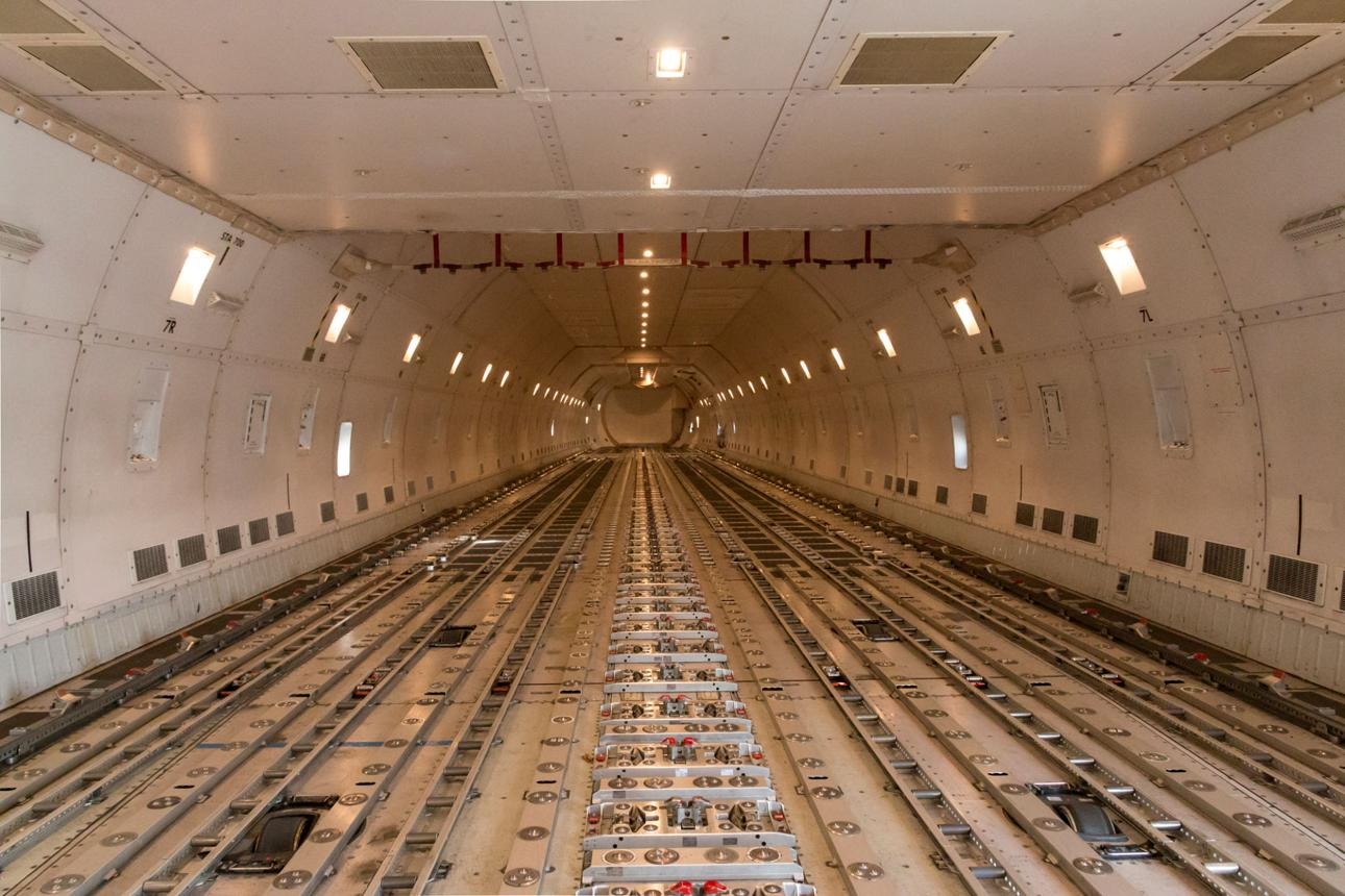 The Secret Compartments Most Passengers Never Notice: Hidden Spaces Inside Airplanes Explained si0710
